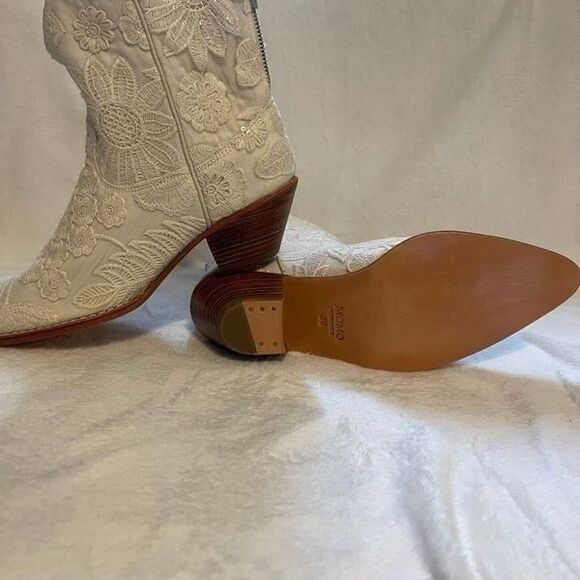 MOMO NEW YORK SHORT CREAM ACE EMBROIDERED BOOTS NADY - Picture 10 of 11